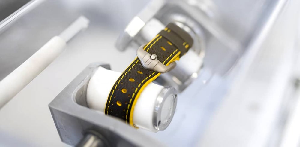 Řemínek Hirsch při testování odolnosti